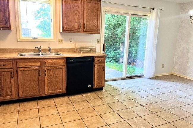 Building Photo - 2509 Hollyhock Dr