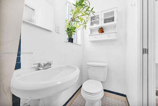 Building Photo - 740 N 73rd Ave