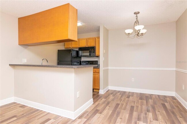 Building Photo - 203 Lake Parsons Green