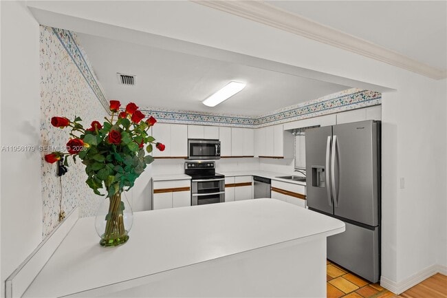 Building Photo - 736 Alhambra Cir