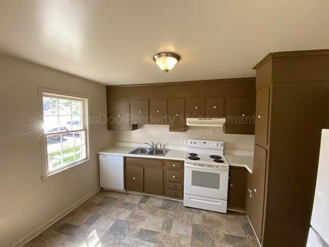 Building Photo - 706 Olde Greenwich Cir