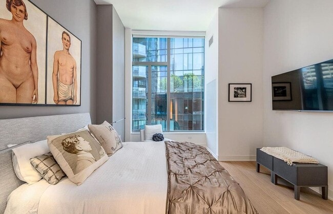 Building Photo - Fantastic Penthouse w/ Balcony and one car valet - 1BR/1 Office/1.5BA - Lumina / SOMA