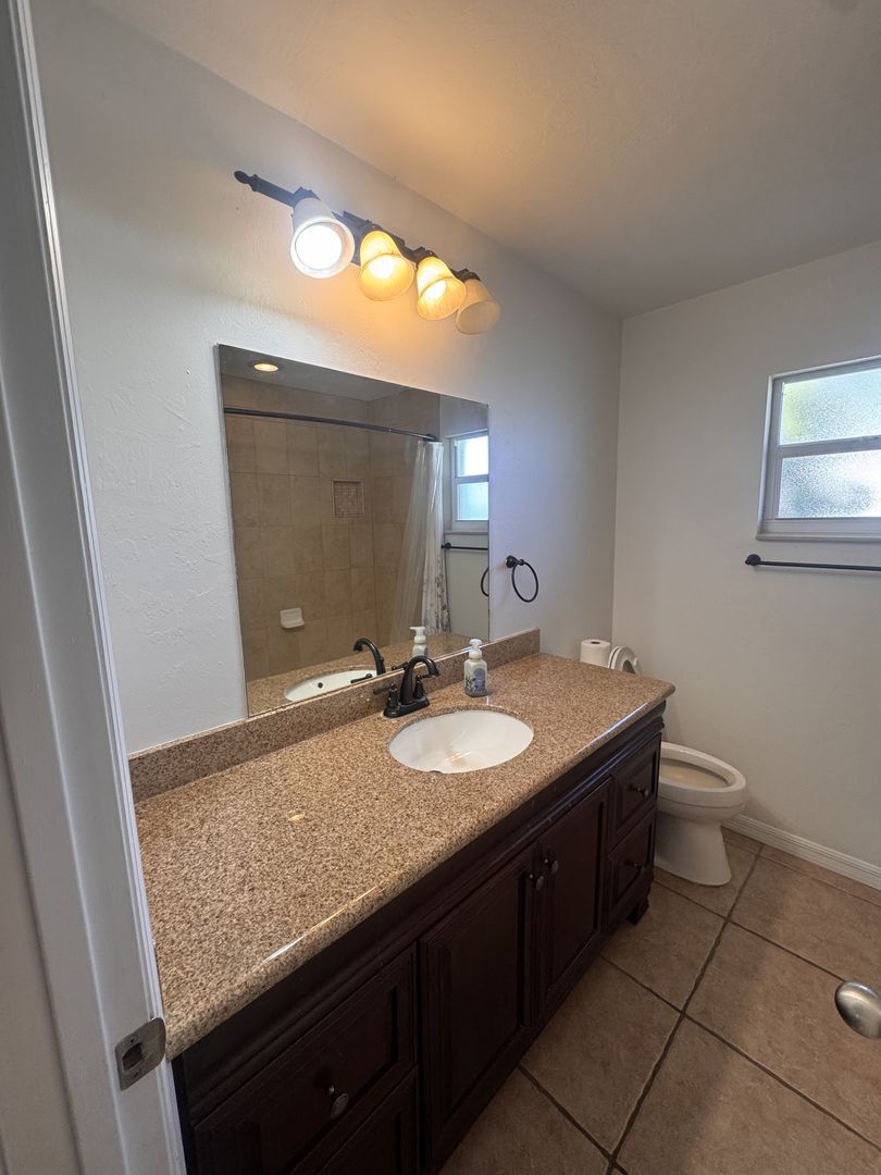 Building Photo - Beautiful 3 Bedroom Priced to Rent