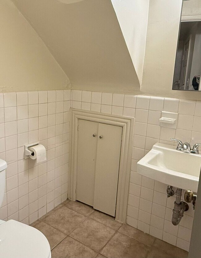 Building Photo - 0086 - Liverman/Liverman