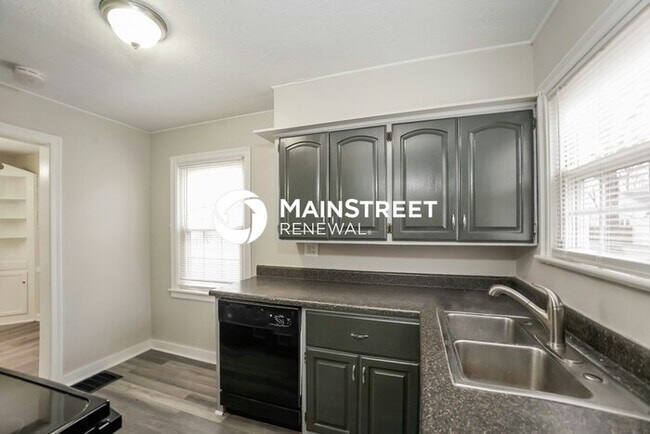 Building Photo - 3 Bedroom Pet-Friendly Home in Indianapoli...