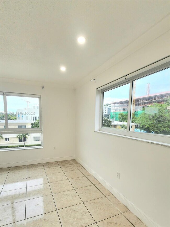 Building Photo - 1020 94th St