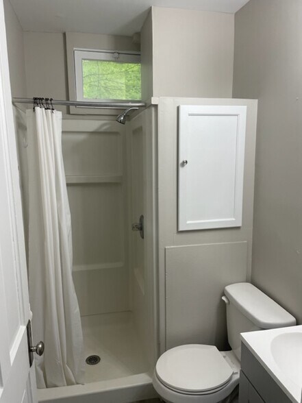 Building Photo - 1360 S Arch Ave