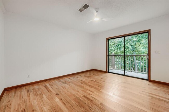 Building Photo - 570 Idlewood Dr NW