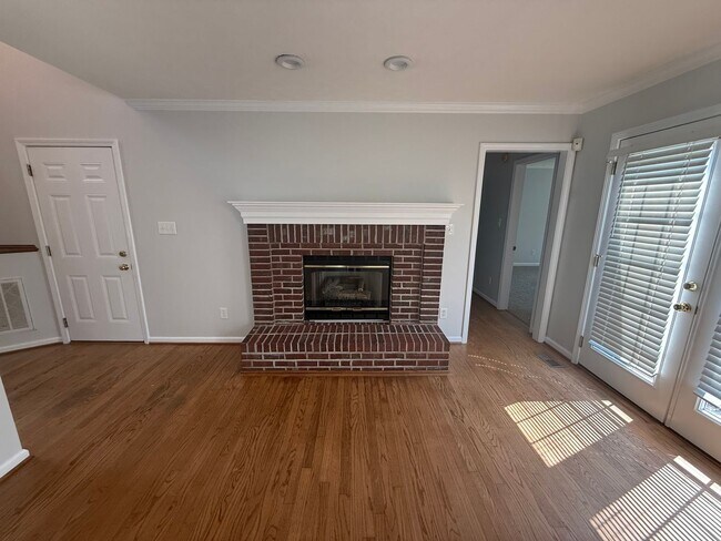 Building Photo - Great Location - Great Neighborhood - Grea...