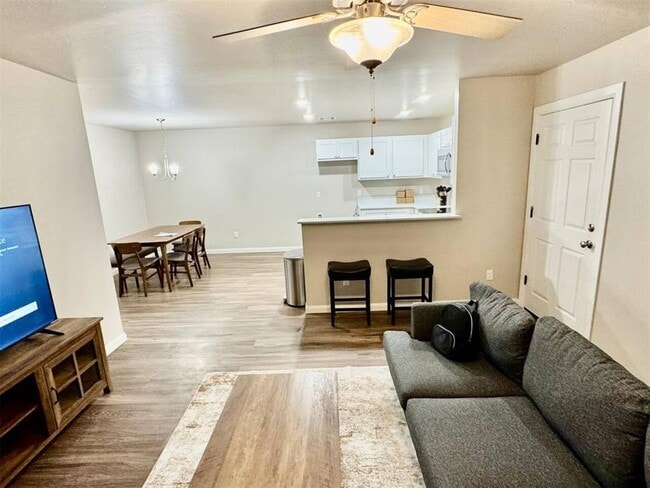 Building Photo - 203 Gray St