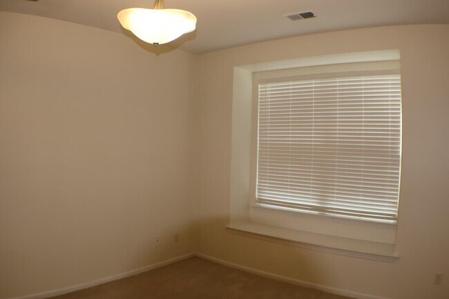 Building Photo - 2268 Arcadia Dr