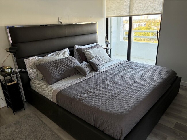 Building Photo - 20355 NE 34th Ct