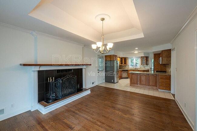 Building Photo - 245 Brook Dr