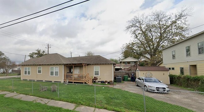 Building Photo - 2102 Gano St