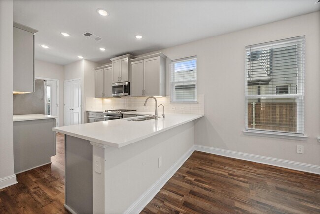 Building Photo - 10838 Downy Cup Dr