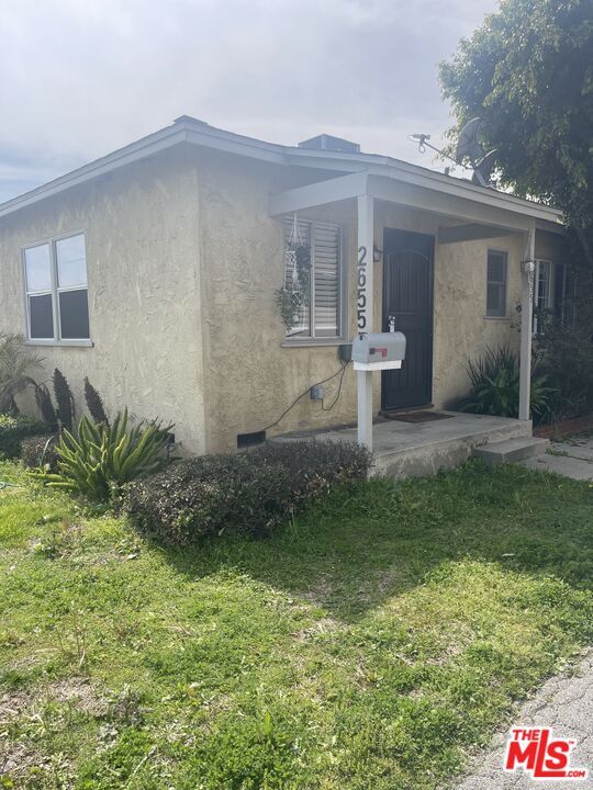 Primary Photo - 2655 N Frederic St