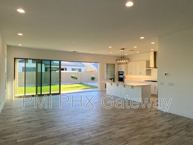 Building Photo - 2353 E Athena Ave