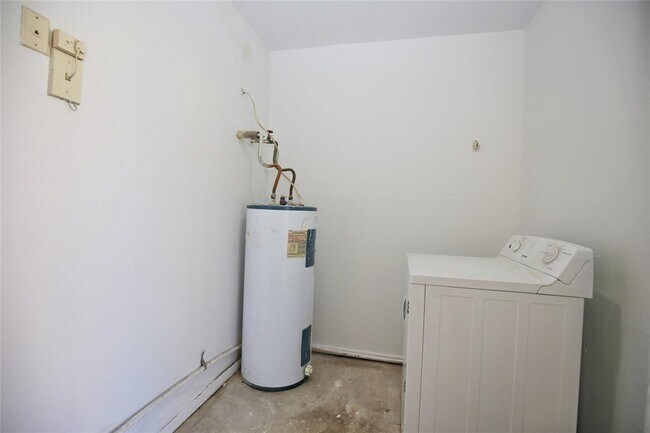 Building Photo - 10616 Mellow Meadow Dr