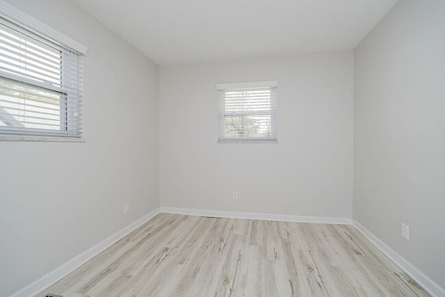 Building Photo - Bright & Inviting 2BR Home Near the Monon Center