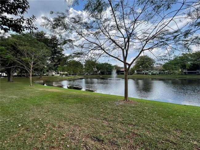 Building Photo - 115 Gardens Dr