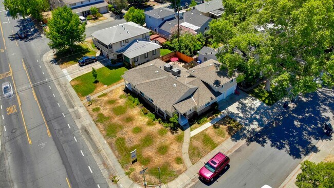 Building Photo - 5400-5402 Folsom Blvd