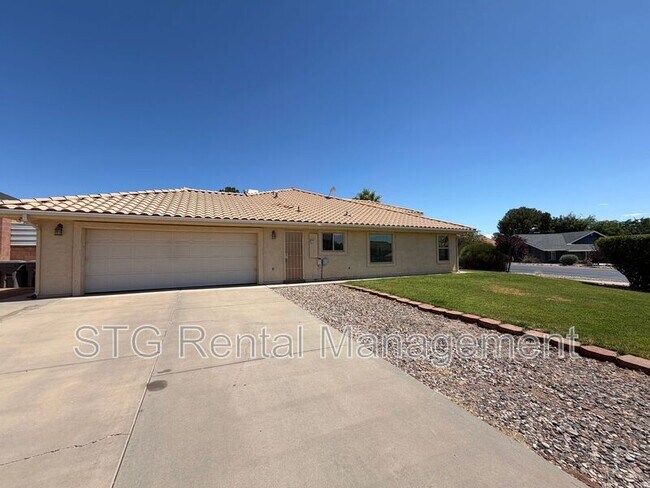 Building Photo - 3182 S Bloomington Dr W