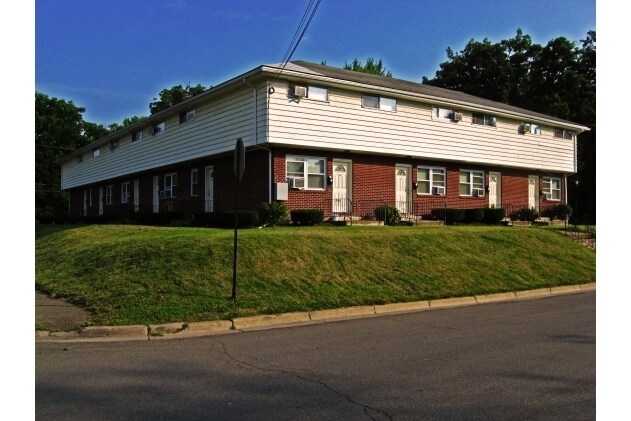 Building Photo - 1702-1704 Davis Ave