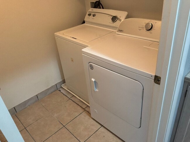 Building Photo - 3 Bedrooms 2.5 Bathrooms 2 car attached garage Gated Subdivision