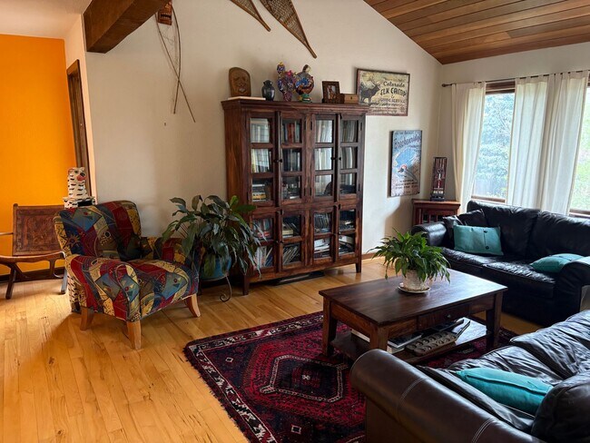 Building Photo - 4 Bed 2.5 Bath Home in North Boulder With ...
