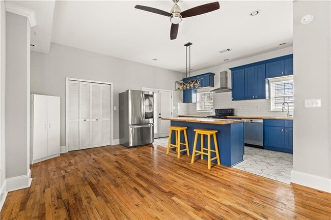 Building Photo - 66 Weyman Ave SW