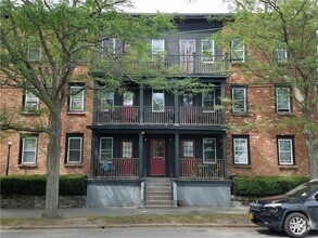 Building Photo - 3 Bayview Ave