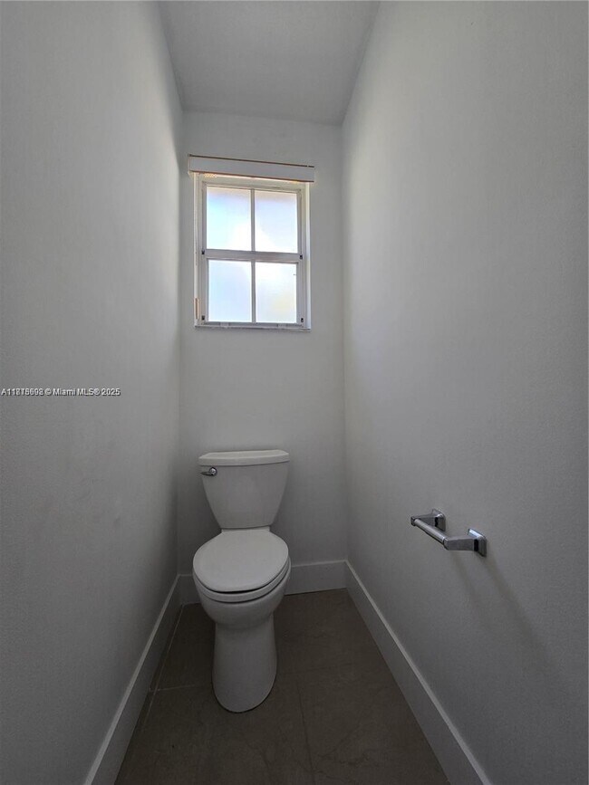 Building Photo - 129 Riverwalk Cir