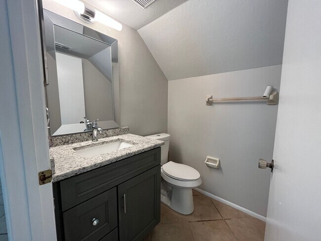 Building Photo - 820 Stone Chapel Ct