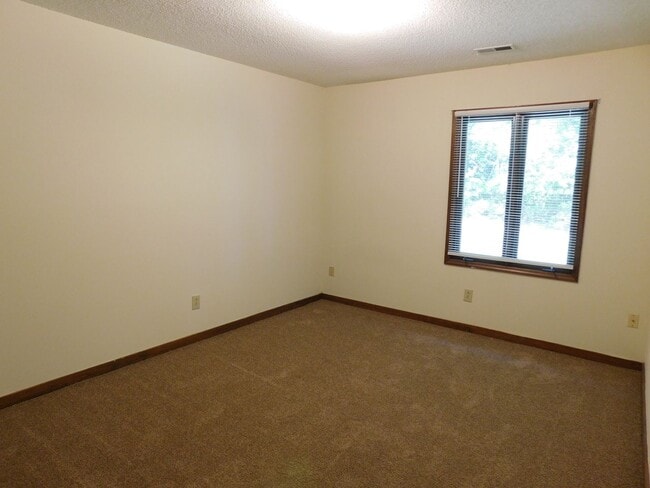 Building Photo - 2 Bedrooms, 1 bathroom Cathedral ceiling i...