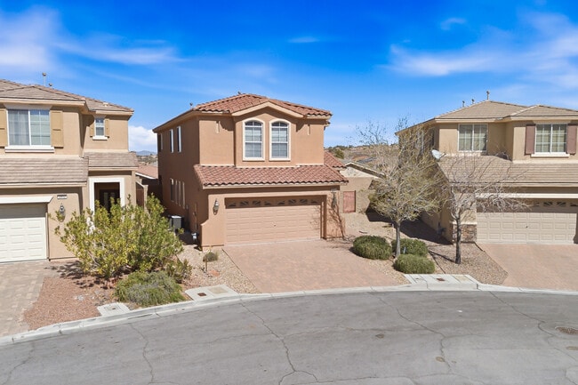 Building Photo - 2848 Trossachs St