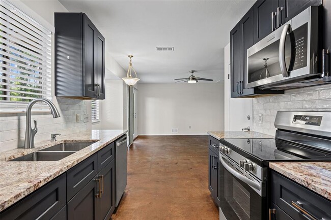 Building Photo - 9911 Dorset Dr