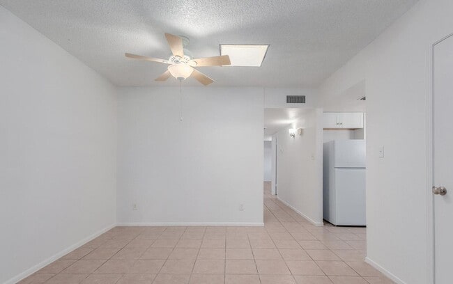 Building Photo - 242 N Standage