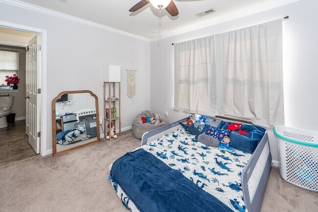 Building Photo - 3 Bedroom 2.5 Bath Single Family Home in S...