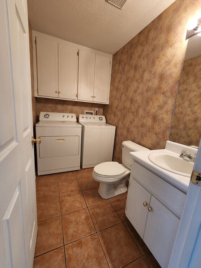 Building Photo - 143 S Spring View Dr