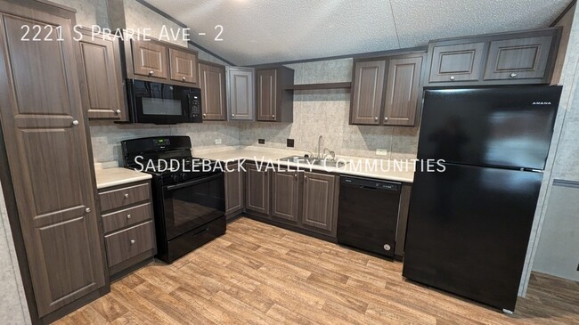 Primary Photo - 2221 S Prairie Ave