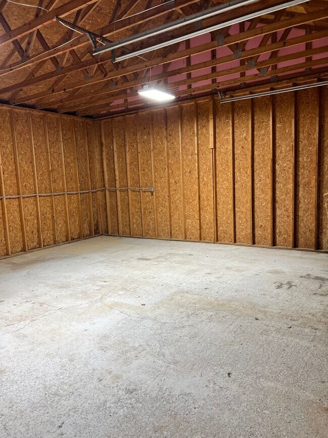 Building Photo - 2013 Farris Rd