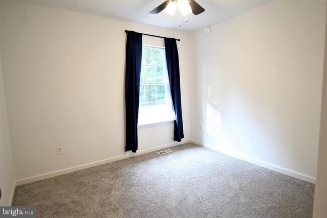 Building Photo - 18040 Tebbs Ln