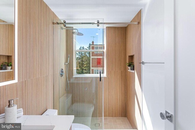 Building Photo - 2116 Kalorama Rd NW