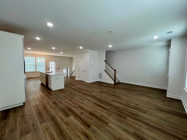 Building Photo - 2132 Barrowcliffe Dr NW