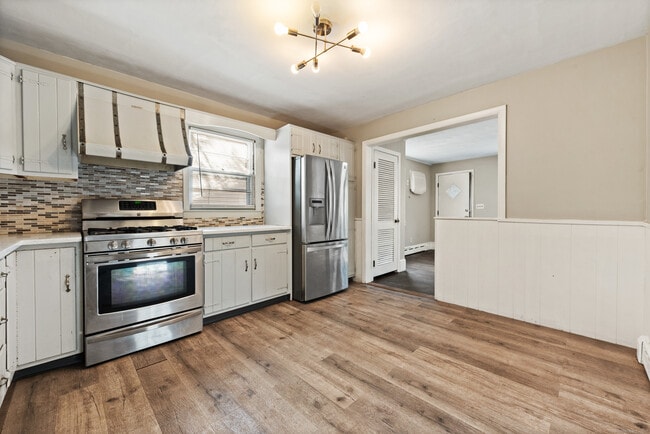 Building Photo - 30 Doran St