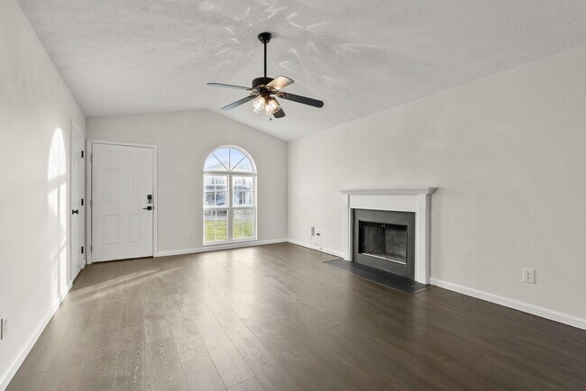 Building Photo - 2583 Woodhill Dr