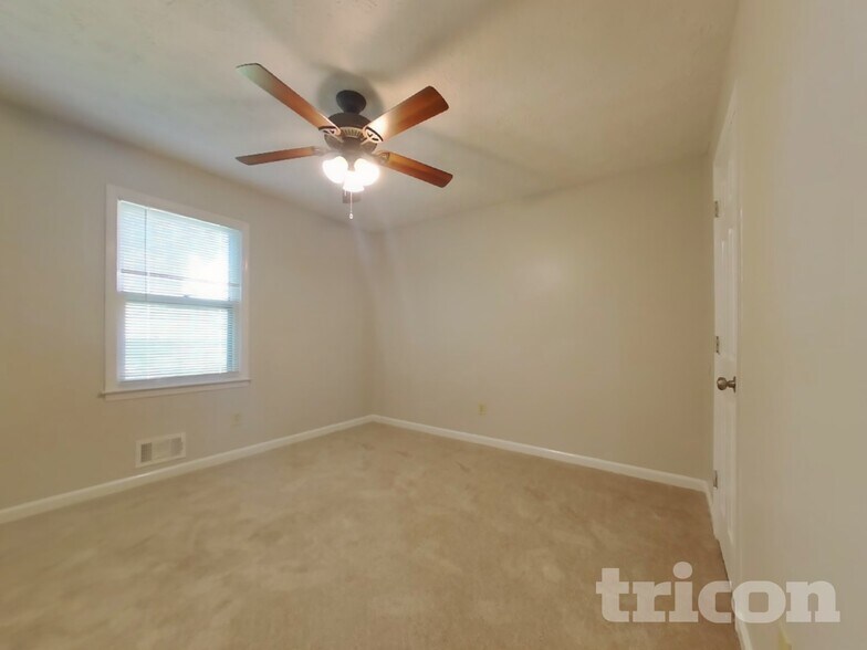 Building Photo - 143 Aspen Ct