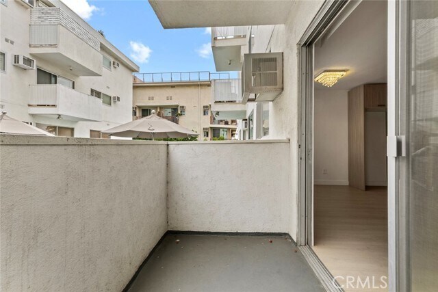 Building Photo - 960 Larrabee St