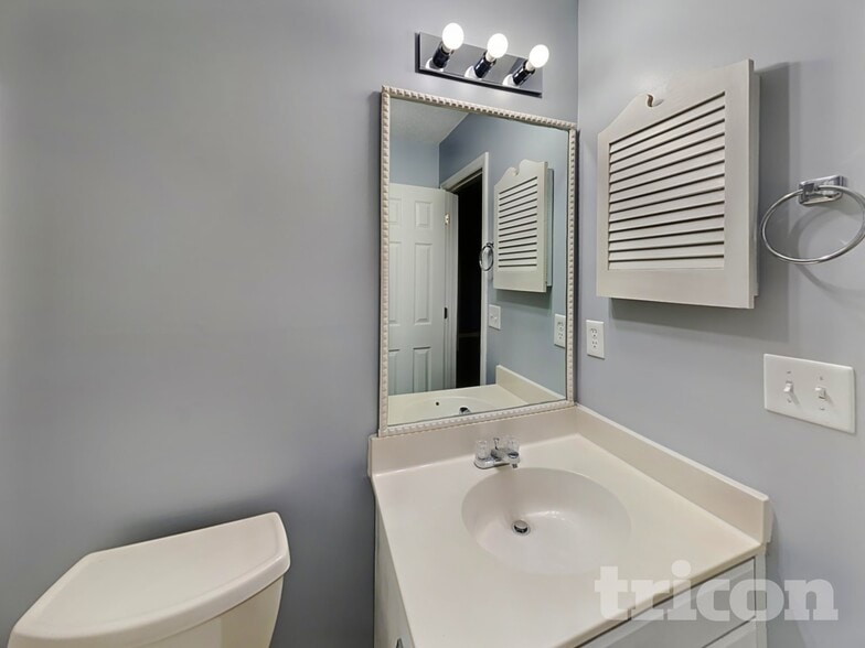 Building Photo - 7284 Green Meadow Ct