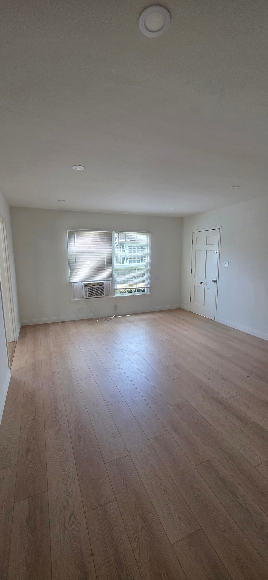 Building Photo - 7034 Hazeltine Ave